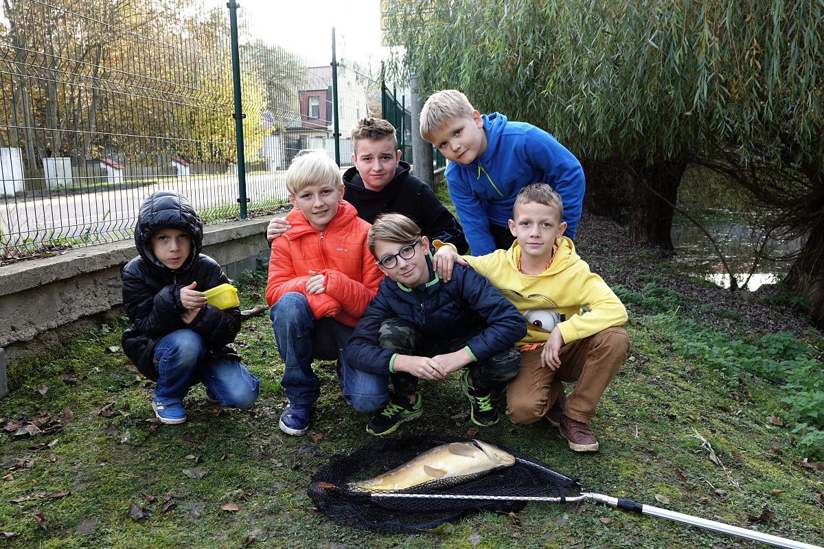 Rybářský kroužek u vody /1. 11. 2022/