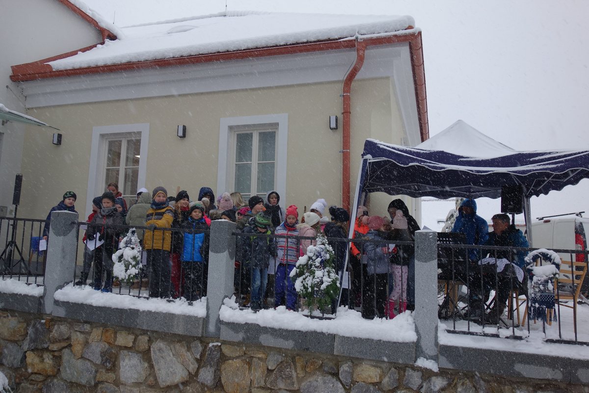 Zpívání na Vánočním jarmarku - 2. 12. 2023