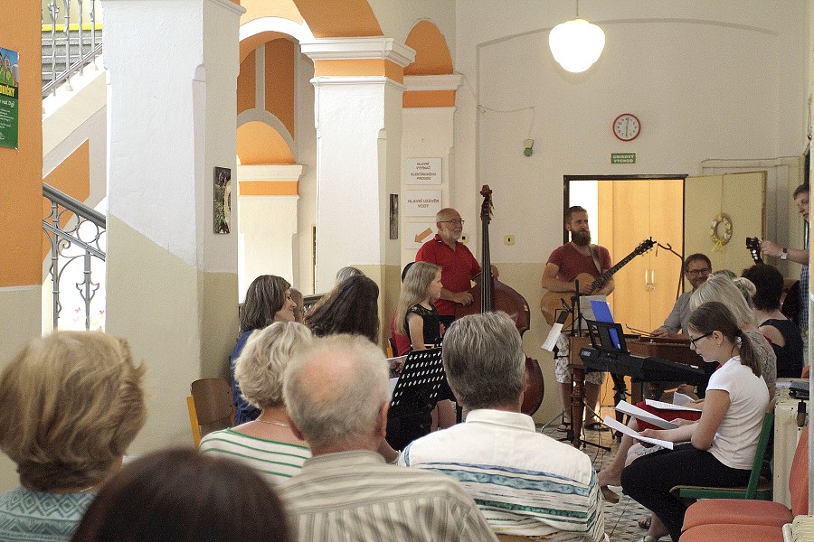 Zpívání na schodech - 8. 6. 2019