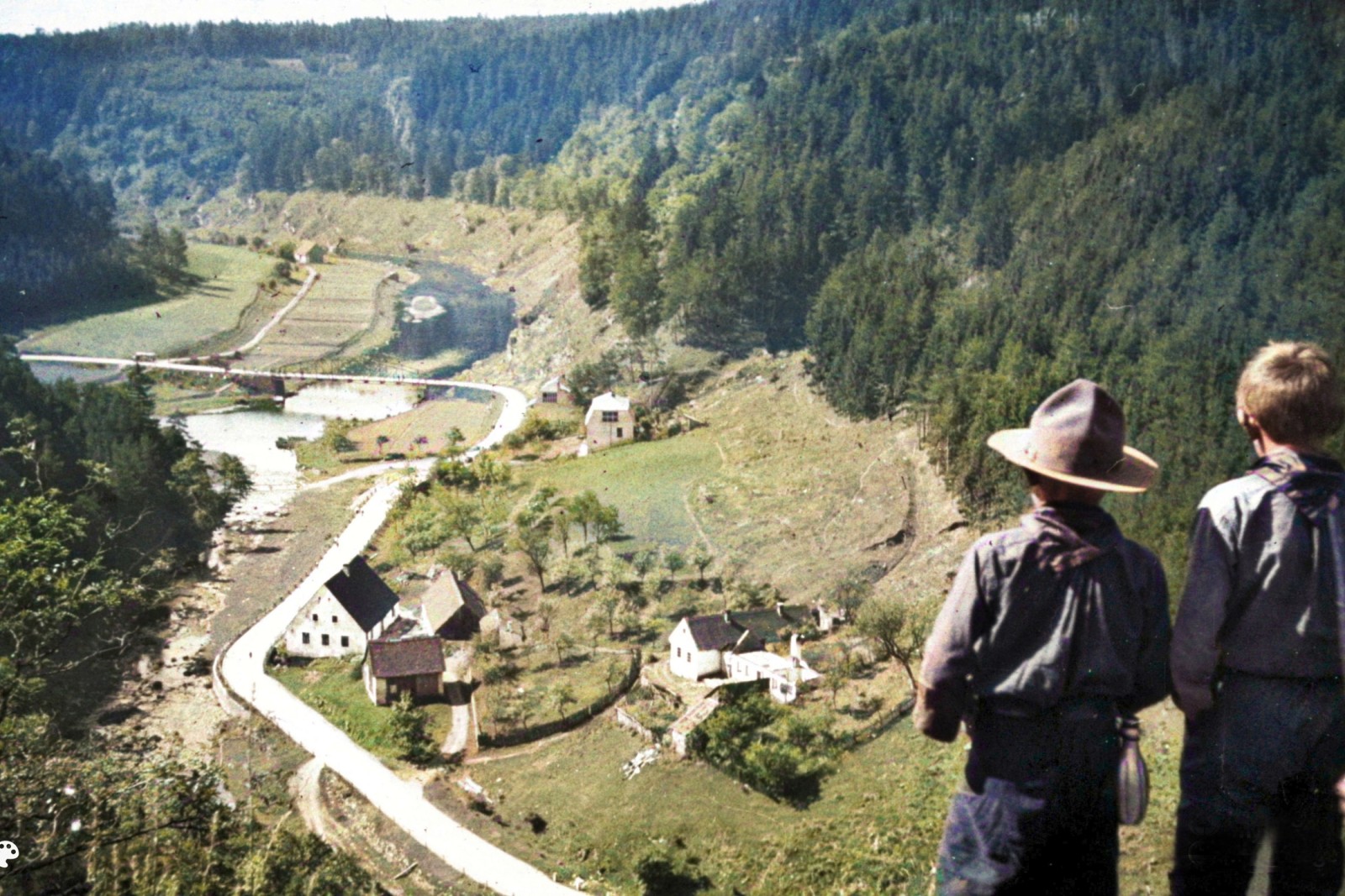 Barevná procházka údolím Dyje před 100 lety