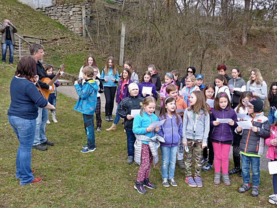 Odhalení sochy Madony (20. března 2017)