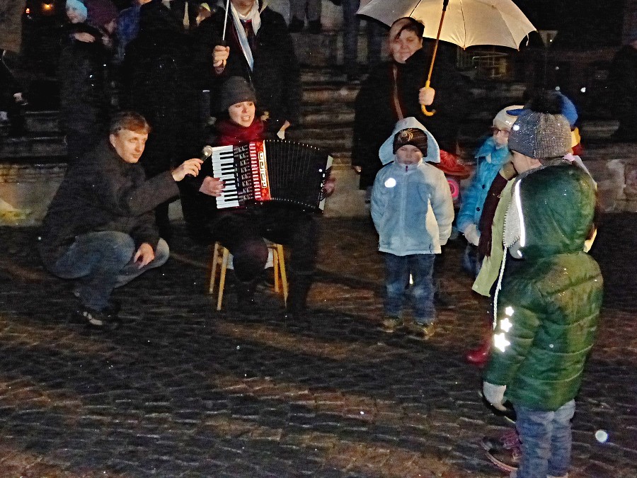 Zpívání u vánočního stromu (18. 12. 2016)