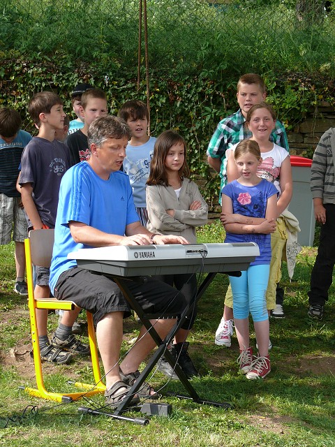 Slavnostní otevření Zelené školní zahrady (31.5.2012)