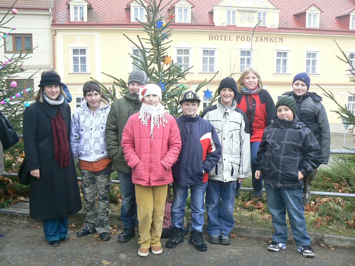 Zdobení vánočních stromků (25.11.2011)