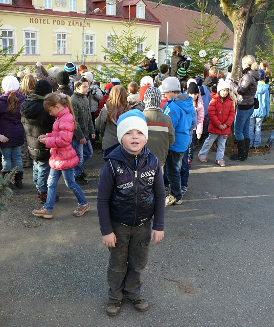 Zdobení vánočních stromků - 30.11.2012