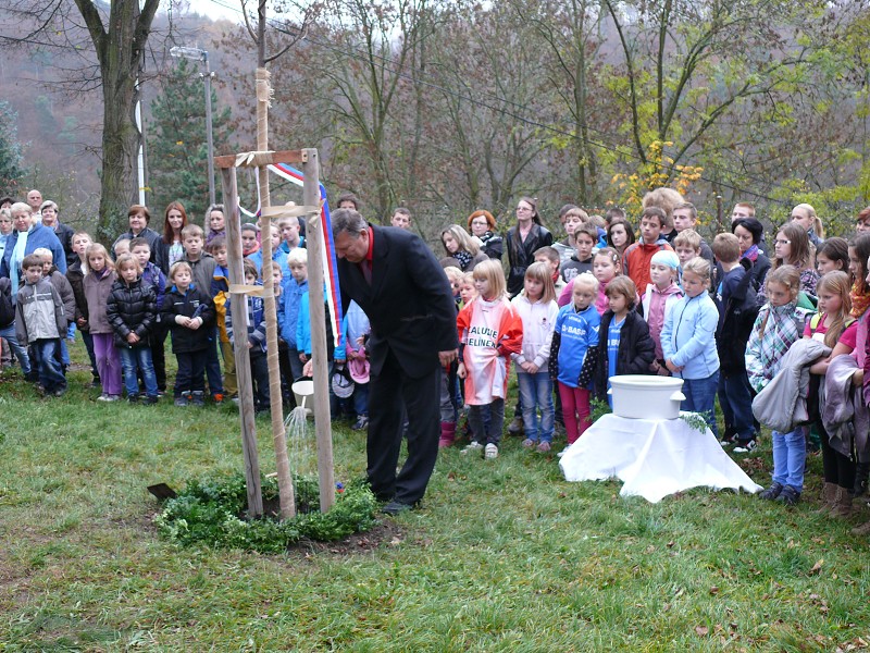 Obnovení památníku (25. října 2013)