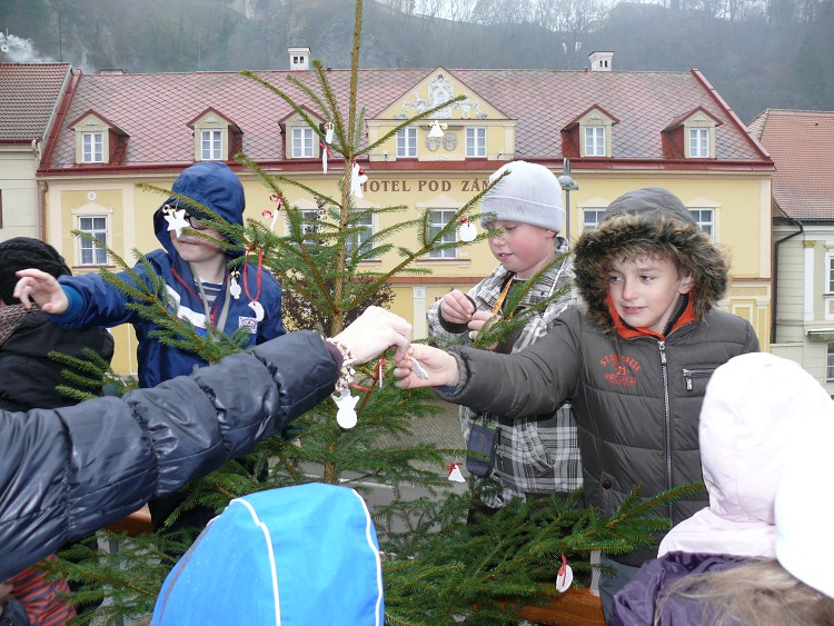 Zdobení vánočního stromu (28.11.2014)