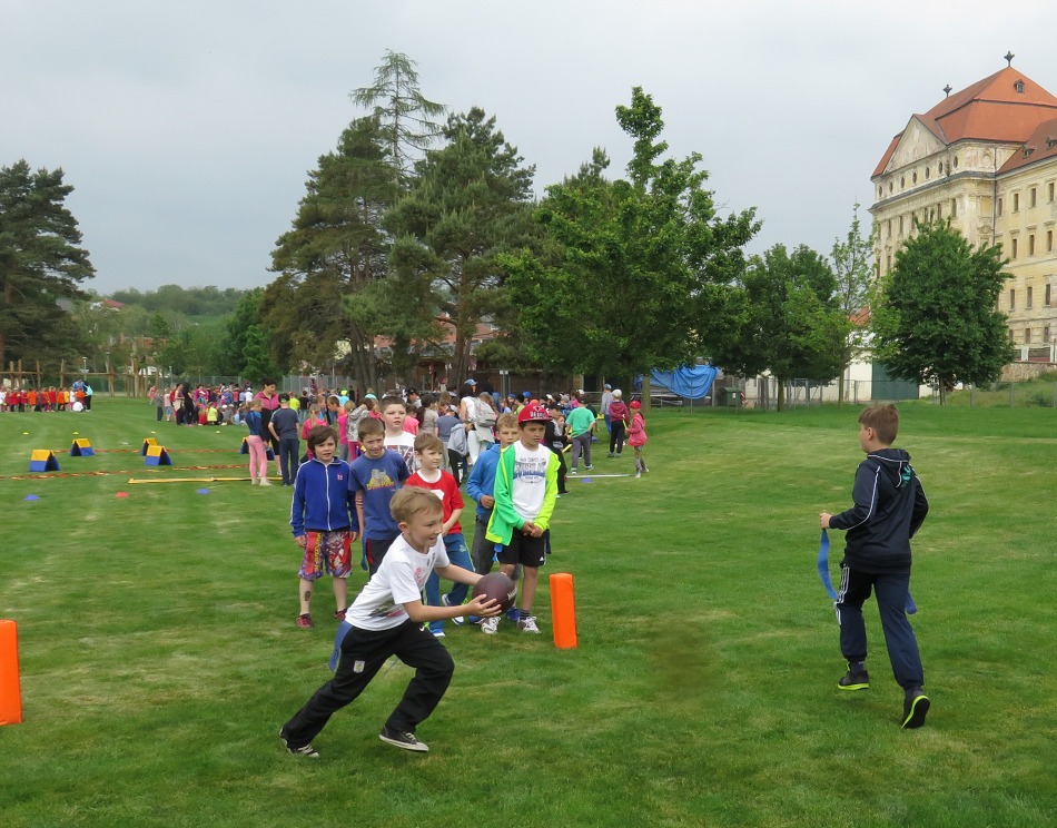 Louka plná dětí /26. 5. 2016/