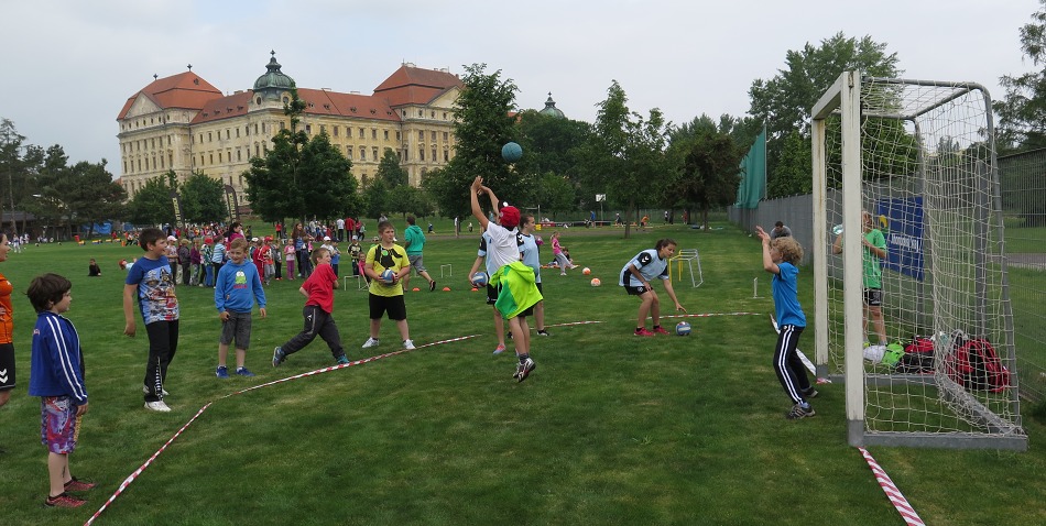 Louka plná dětí /26. 5. 2016/