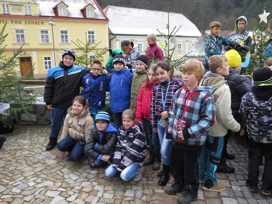 Zdobení vánočních stromků (27.11.2015)