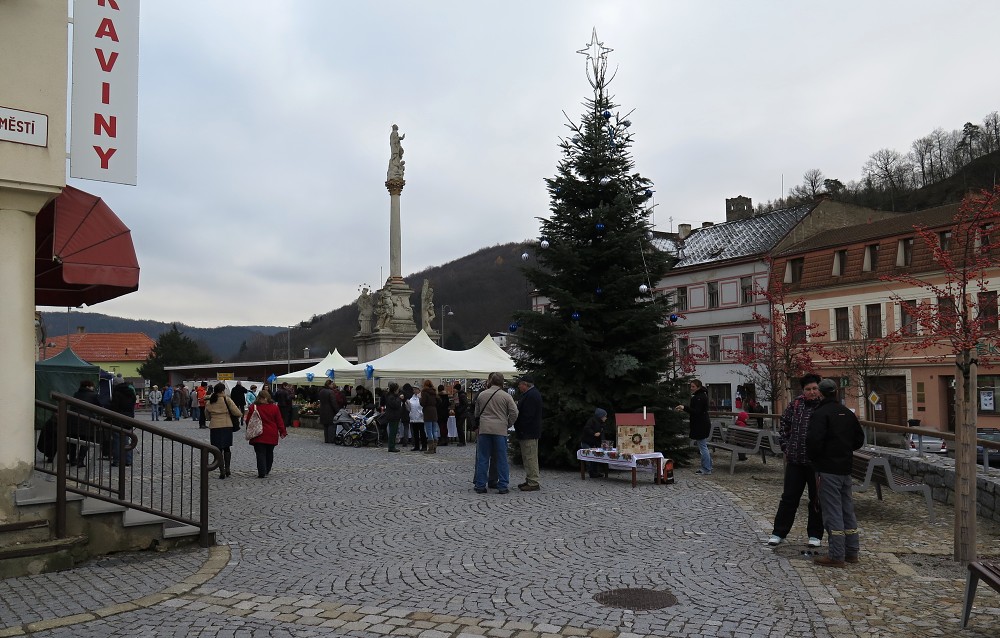 Zdobení vánočních stromků (27.11.2015)