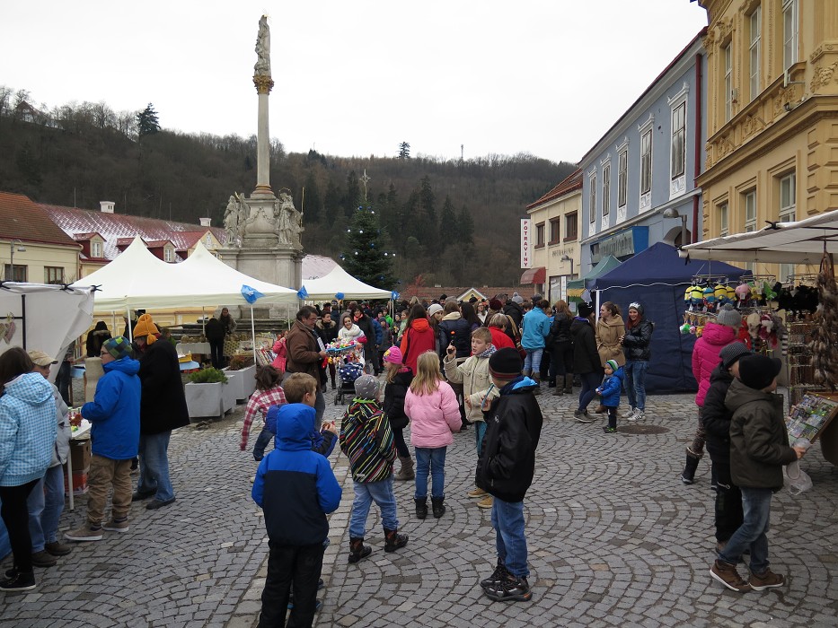 Zdobení vánočních stromků (27.11.2015)